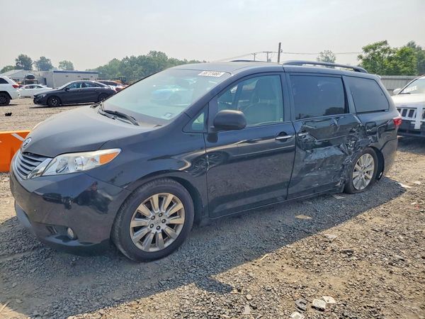 2015 TOYOTA SIENNA