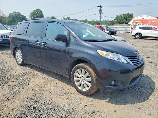 2015 TOYOTA SIENNA