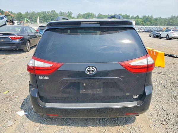 2015 TOYOTA SIENNA