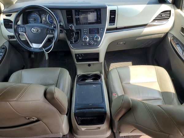 2015 TOYOTA SIENNA