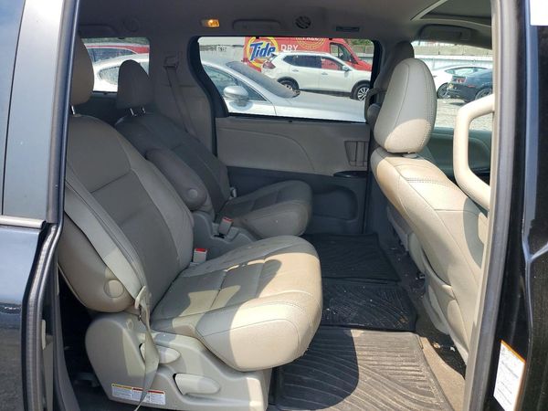 2015 TOYOTA SIENNA