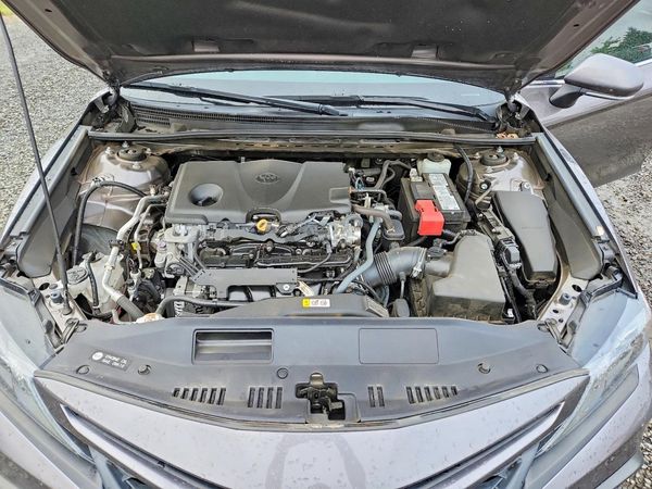 2022 TOYOTA CAMRY SE — Engine bay