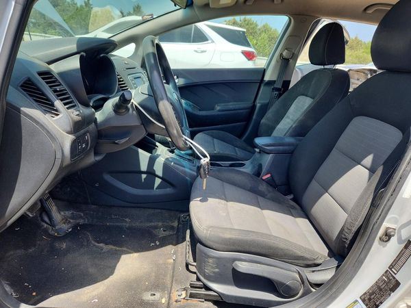 2016 KIA FORTE GL (Middle-Low Grade)