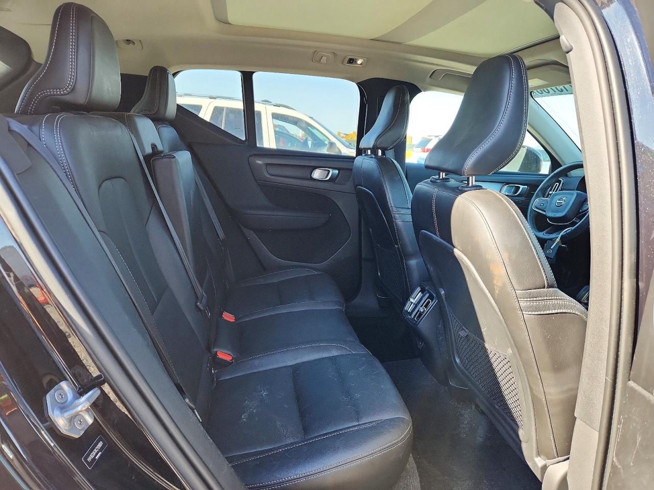 2019 VOLVO XC40 Momentum