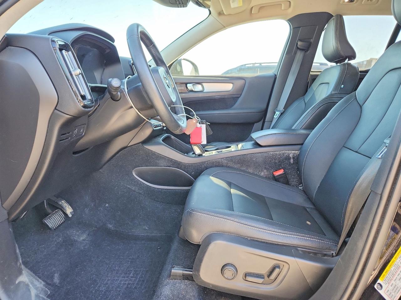 2019 VOLVO XC40 Momentum