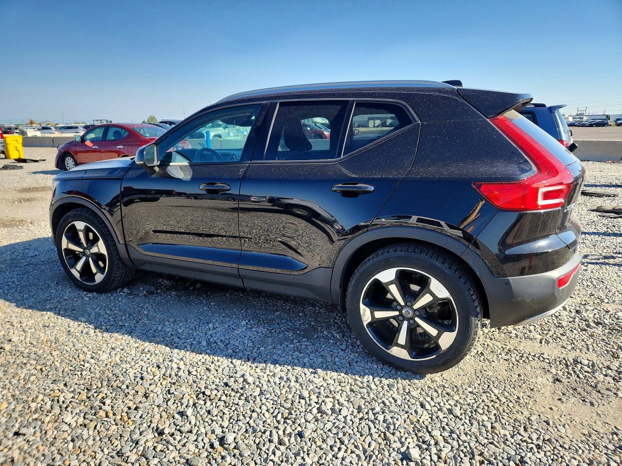 2019 VOLVO XC40 Momentum