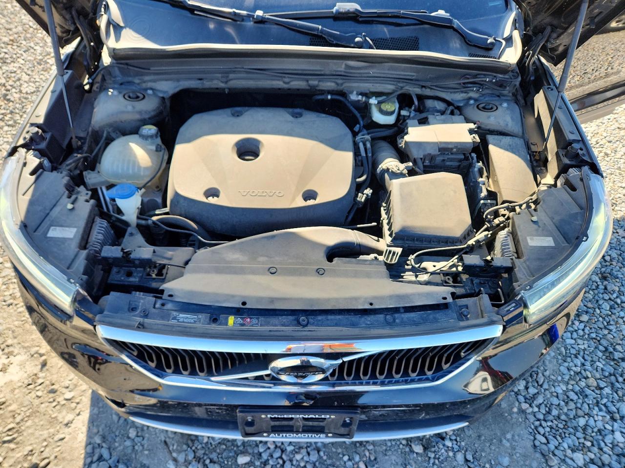 2019 VOLVO XC40 Momentum