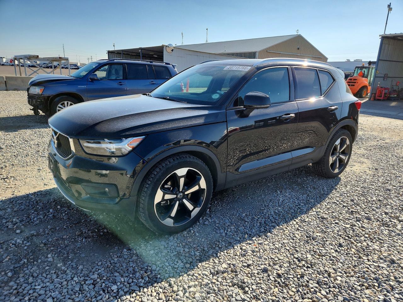 2019 VOLVO XC40 Momentum