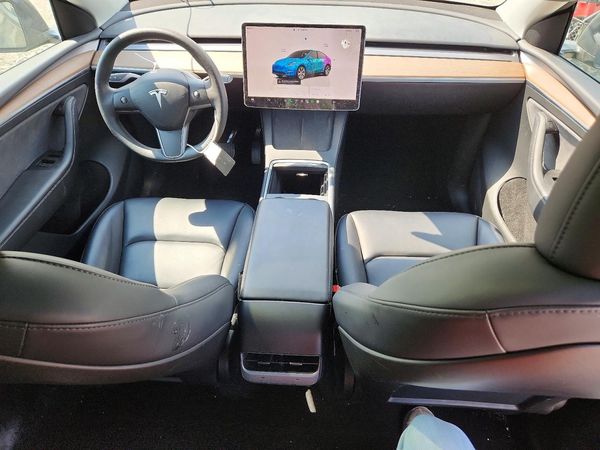 2024 TESLA MODEL Y