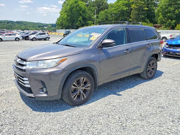 2017 TOYOTA HIGHLANDER LE/LE Plus