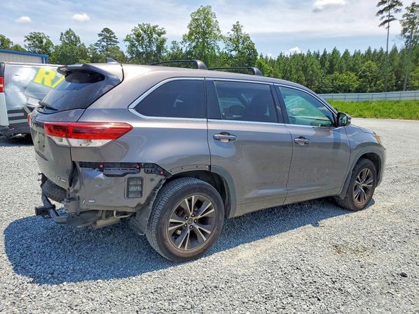 2017 TOYOTA HIGHLANDER LE/LE Plus