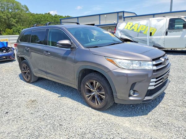 2017 TOYOTA HIGHLANDER LE/LE Plus