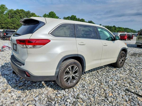 2018 TOYOTA HIGHLANDER LE/LE Plus