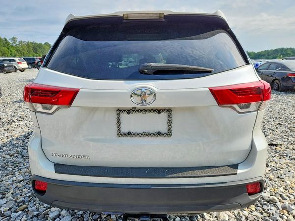 2018 TOYOTA HIGHLANDER LE/LE Plus
