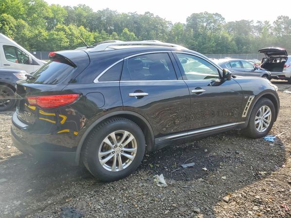 2015 INFINITI QX70