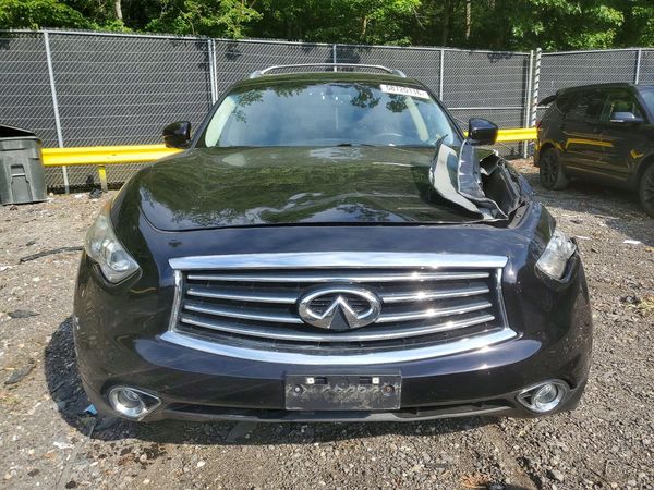2015 INFINITI QX70