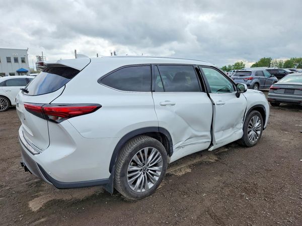 2022 TOYOTA HIGHLANDER Platinum
