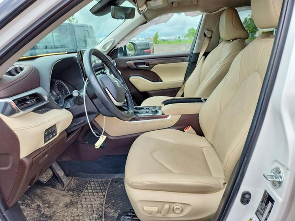 2022 TOYOTA HIGHLANDER Platinum