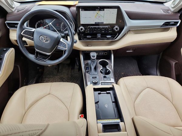 2022 TOYOTA HIGHLANDER Platinum