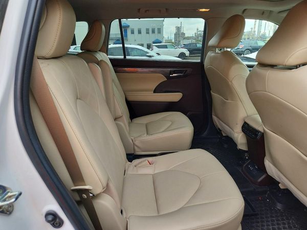 2022 TOYOTA HIGHLANDER Platinum