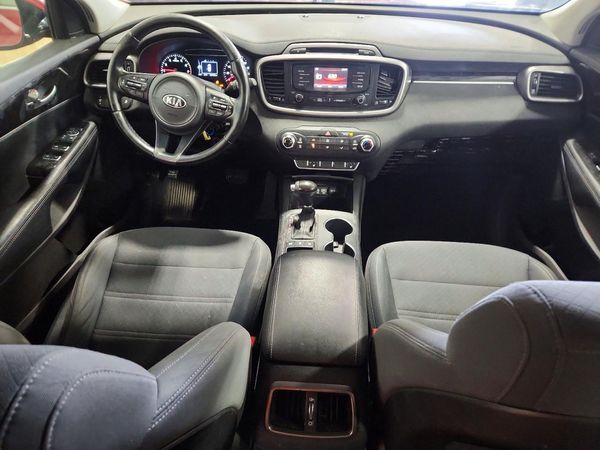 2016 KIA SORENTO L / LX