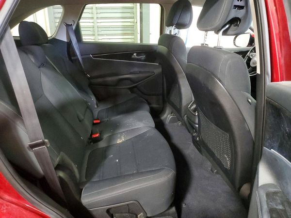 2016 KIA SORENTO L / LX