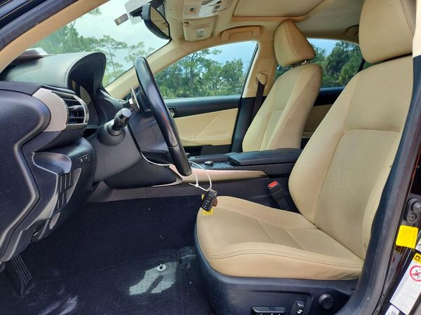 2016 LEXUS IS 200t