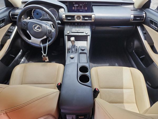 2016 LEXUS IS 200t