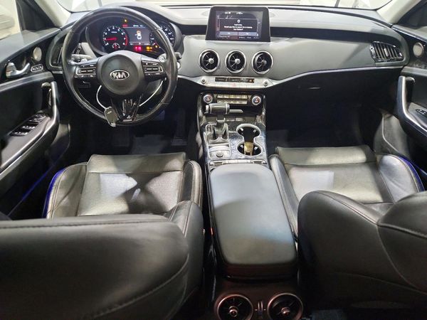 2018 KIA STINGER Premium