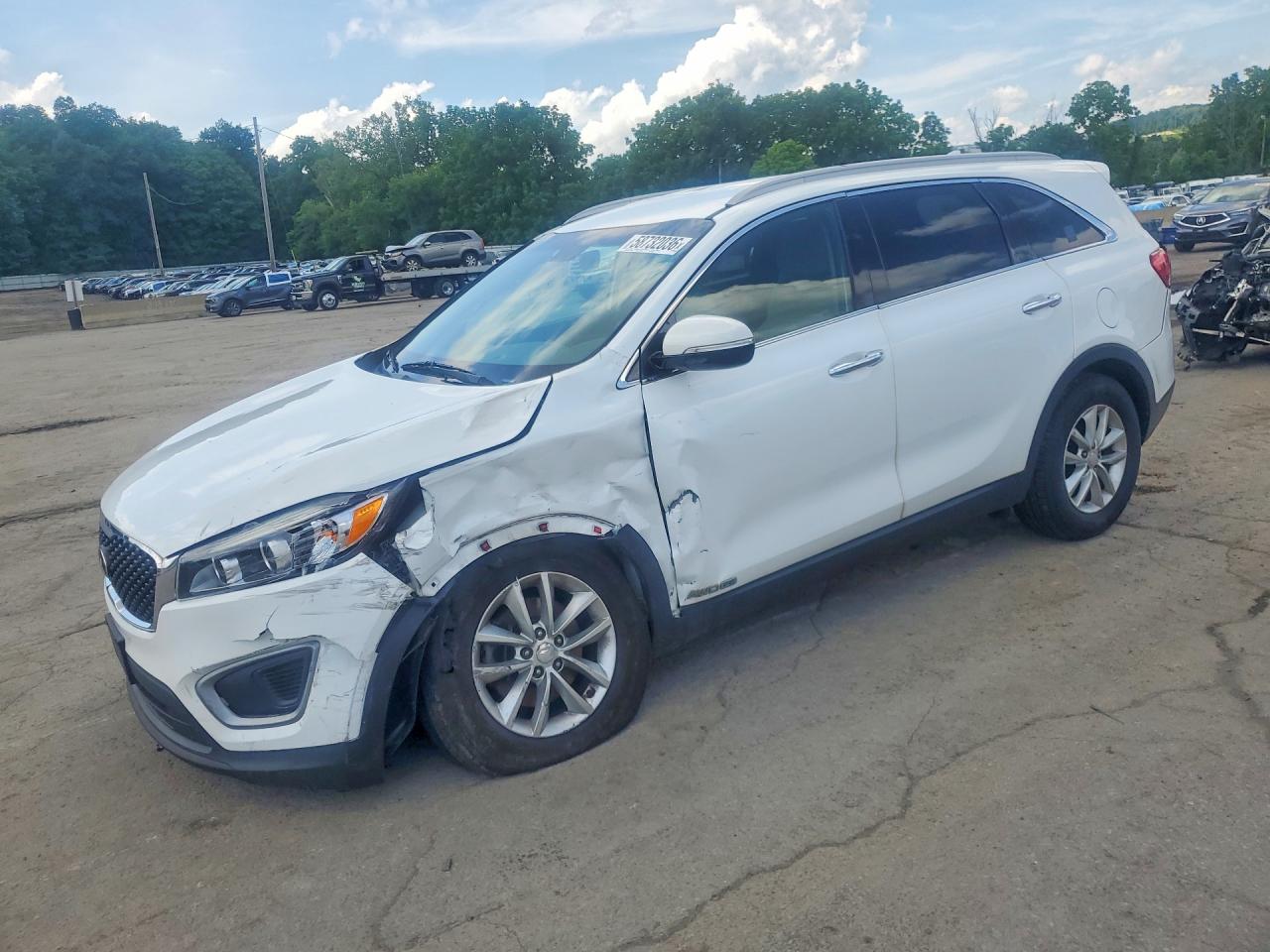 2016 KIA SORENTO L / LX
