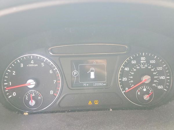 2016 KIA SORENTO L / LX