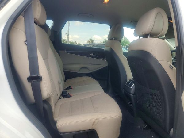 2016 KIA SORENTO L / LX