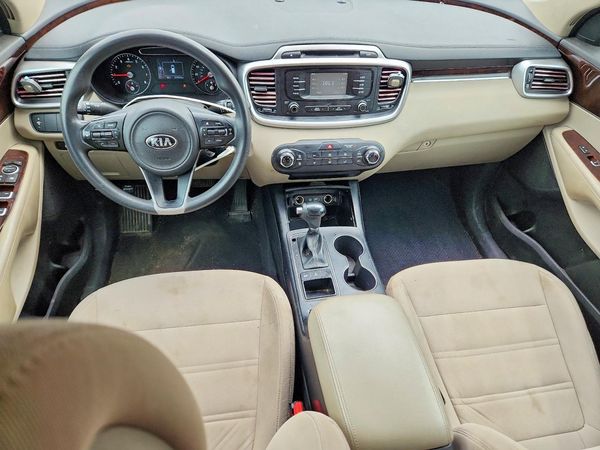 2016 KIA SORENTO L / LX
