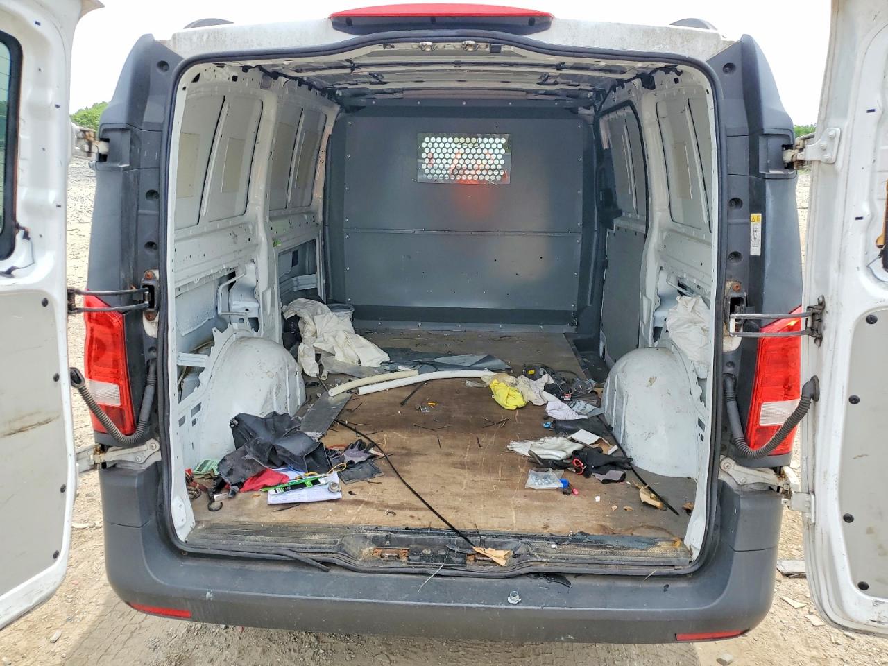 2016 MERCEDES-BENZ METRIS