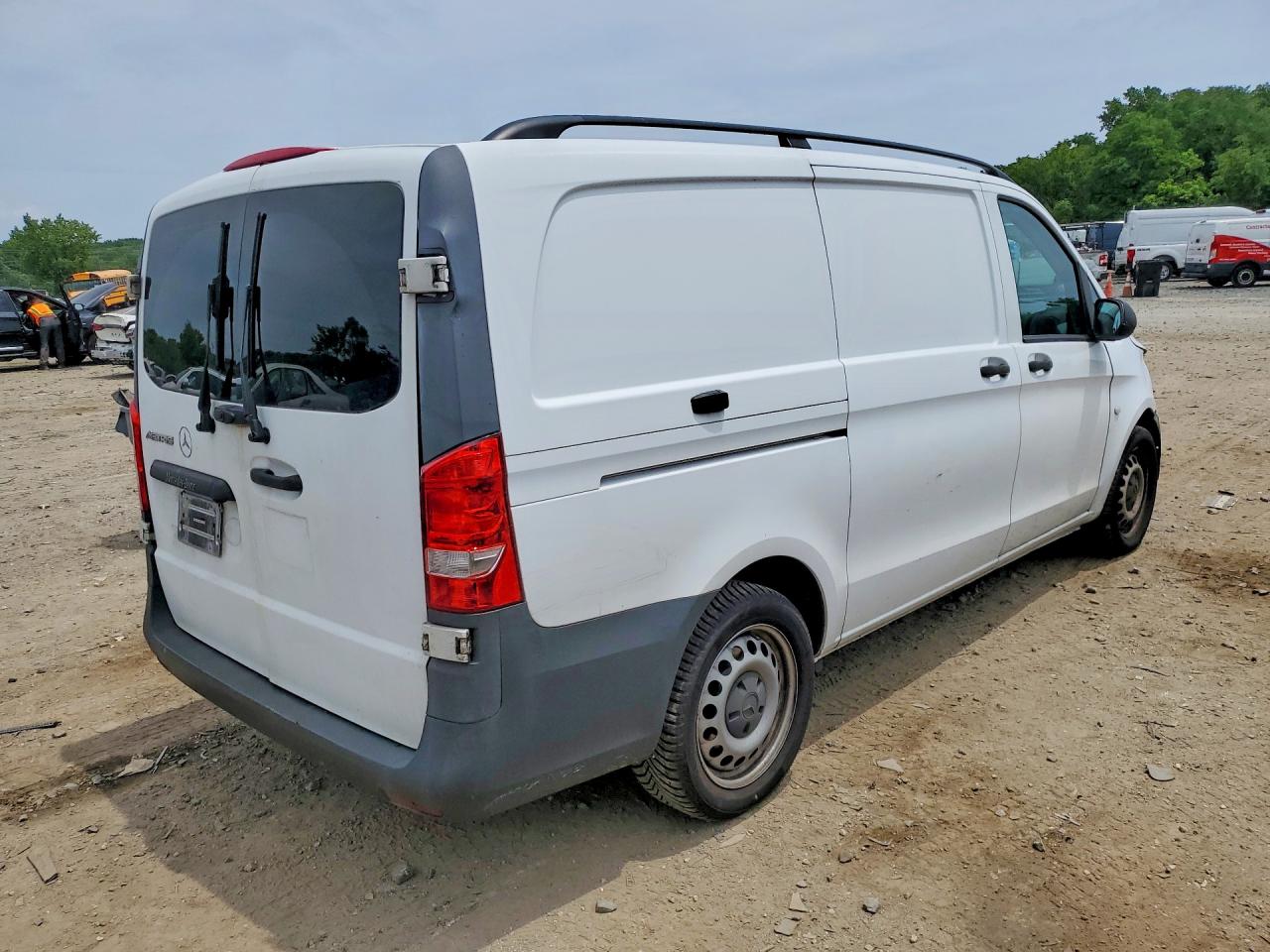 2016 MERCEDES-BENZ METRIS