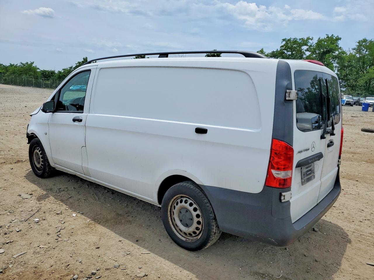 2016 MERCEDES-BENZ METRIS