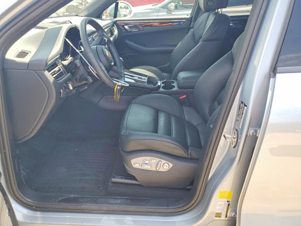 2025 PORSCHE MACAN Macan, Macan T