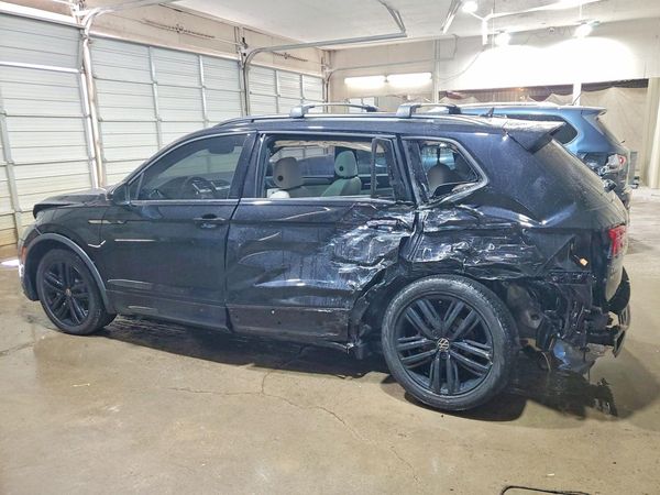 2022 VOLKSWAGEN TIGUAN 4Motion SE R-Line Black