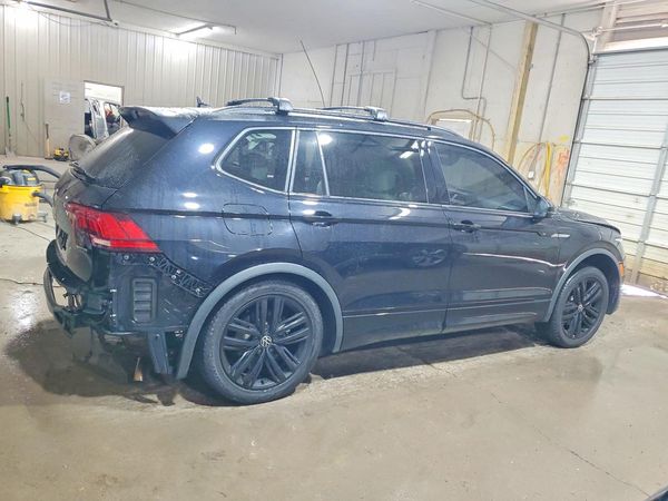 2022 VOLKSWAGEN TIGUAN 4Motion SE R-Line Black