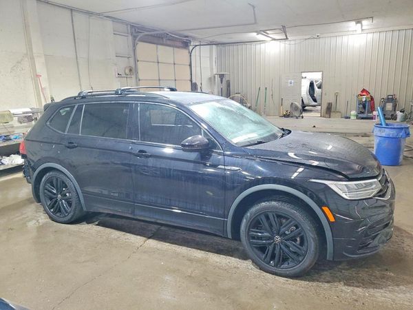 2022 VOLKSWAGEN TIGUAN 4Motion SE R-Line Black
