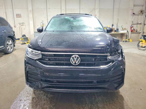 2022 VOLKSWAGEN TIGUAN 4Motion SE R-Line Black