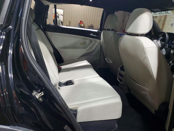 2022 VOLKSWAGEN TIGUAN 4Motion SE R-Line Black