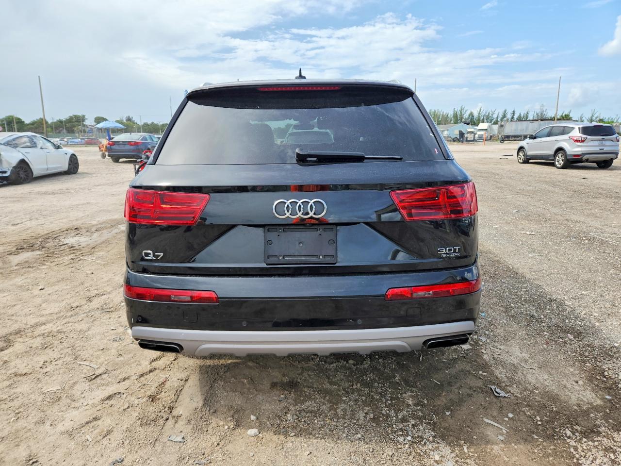 2017 AUDI Q7 quattro Premium Plus