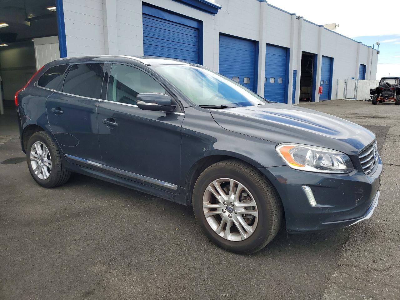 2015 VOLVO XC60 Premier (non R design)
