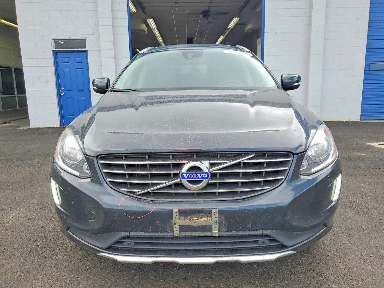 2015 VOLVO XC60 Premier (non R design)