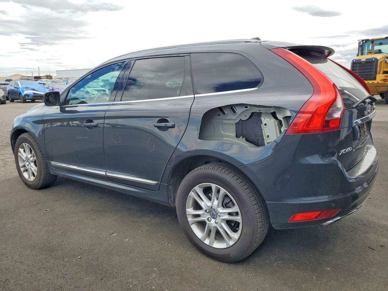 2015 VOLVO XC60 Premier (non R design)
