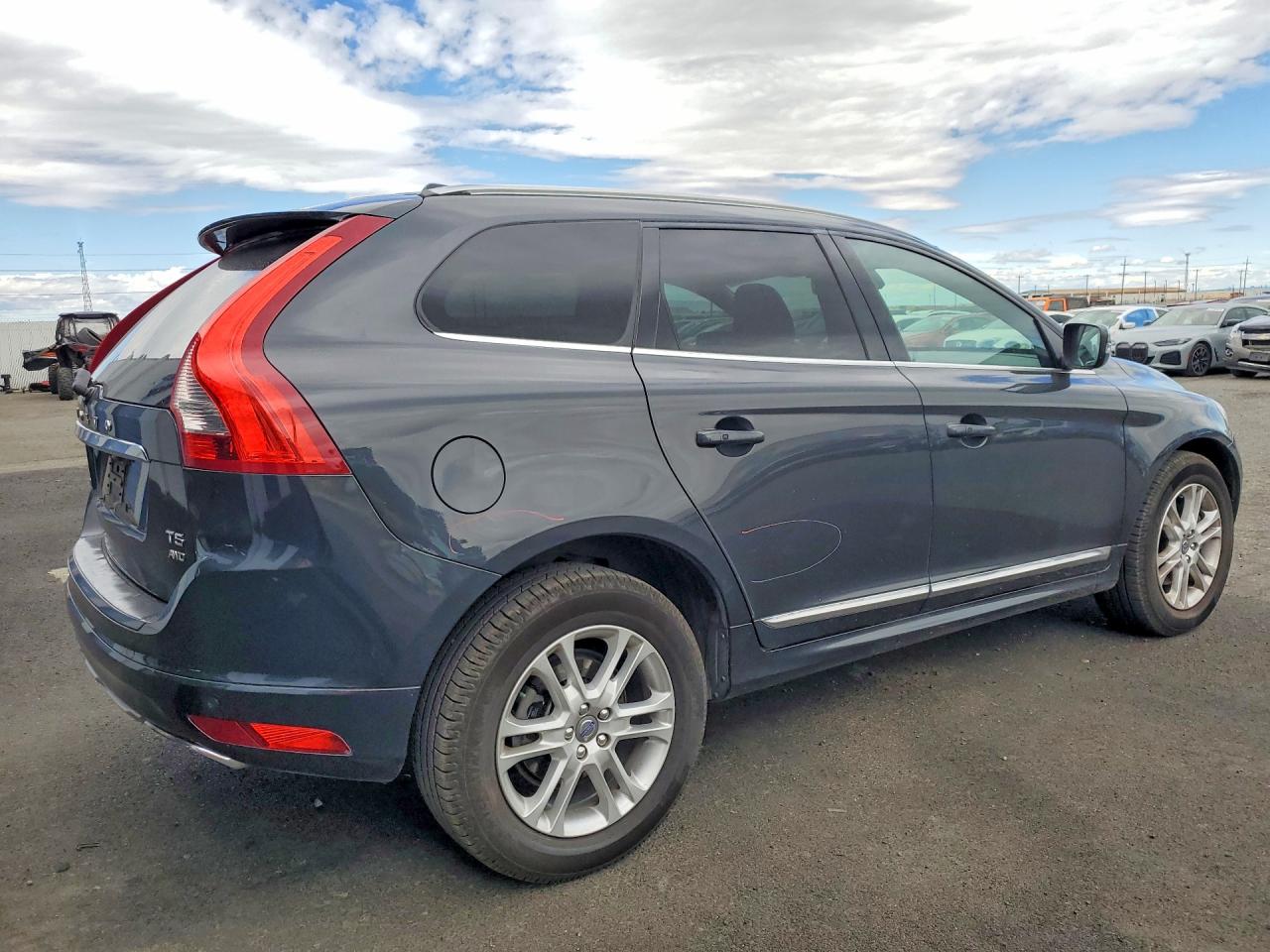 2015 VOLVO XC60 Premier (non R design)