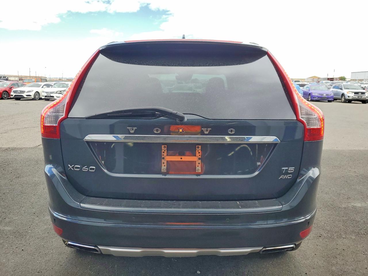 2015 VOLVO XC60 Premier (non R design)