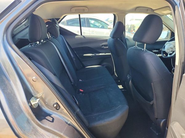 2021 NISSAN KICKS