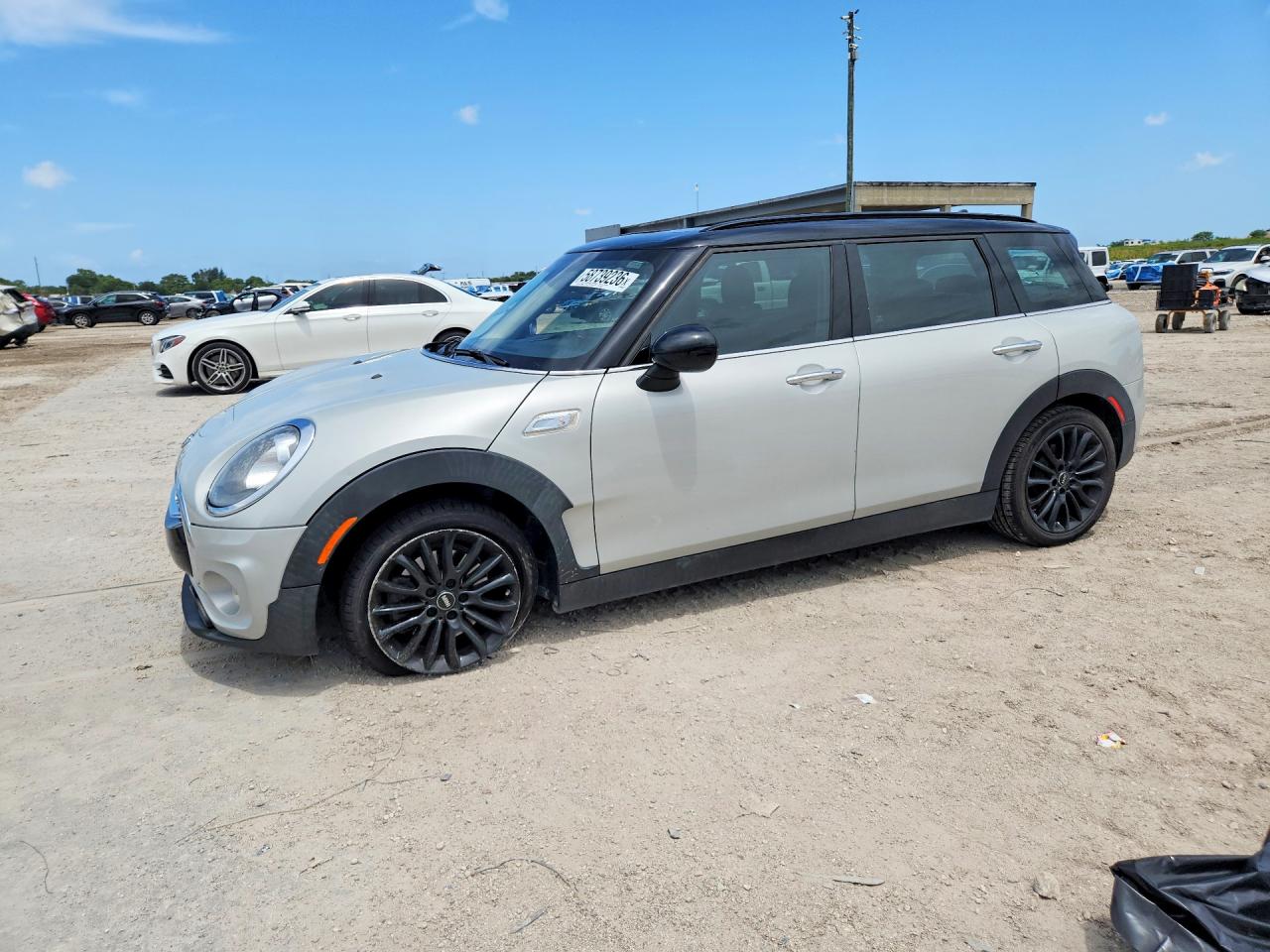 2018 MINI COOPER — Front 3/4